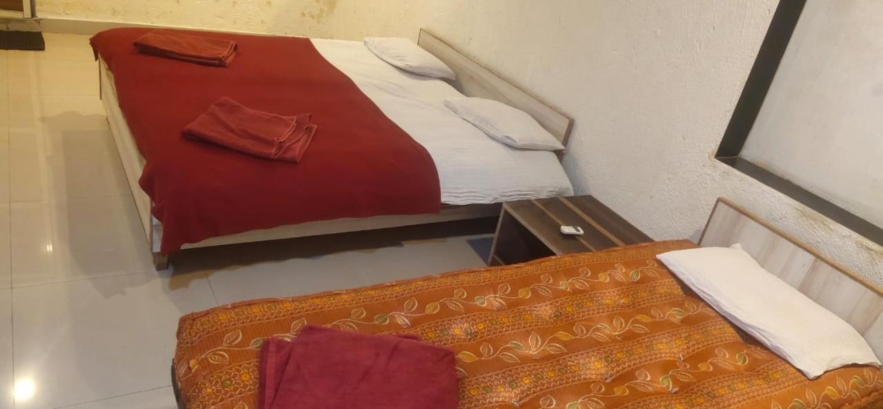 Hilltone Veg Non Veg Matheran Hotel Exterior photo